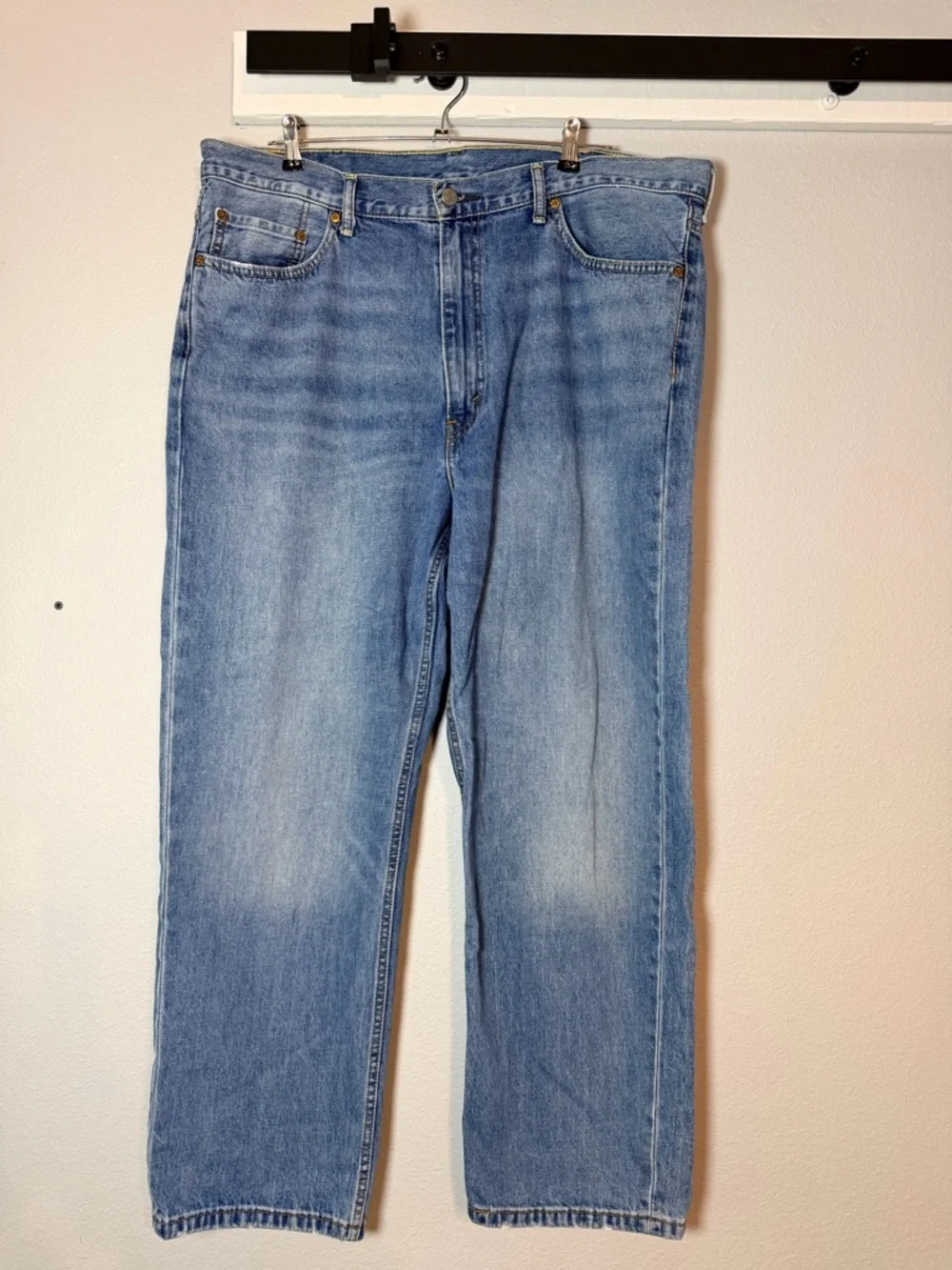 Levi's Men's 550 Jeans Size 40x30 Straight Leg Medium Wash